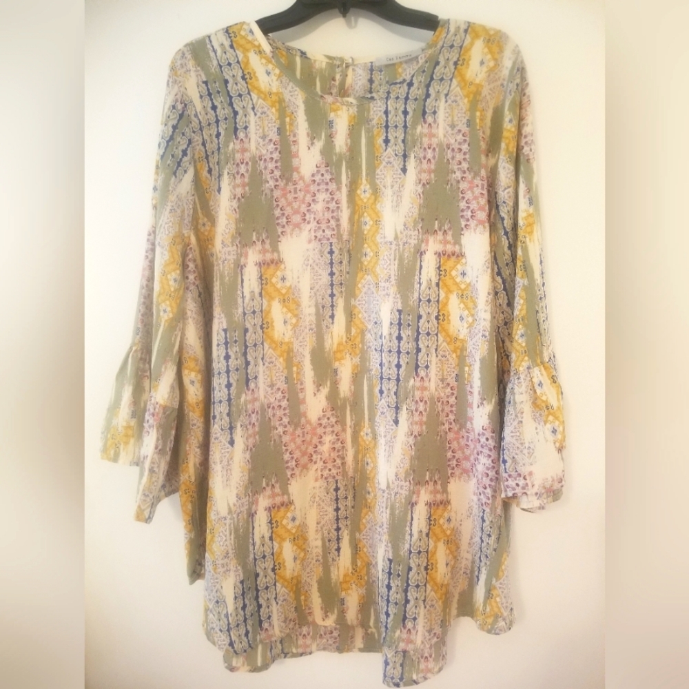 Ladies size 1x lightweight blouse by Ces. Femme (boutique)
